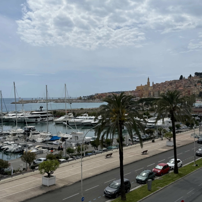 MENTON GARAVAN FRONT DE MER VUE PANORAMIQUE, TERRASSE ET GARAGE