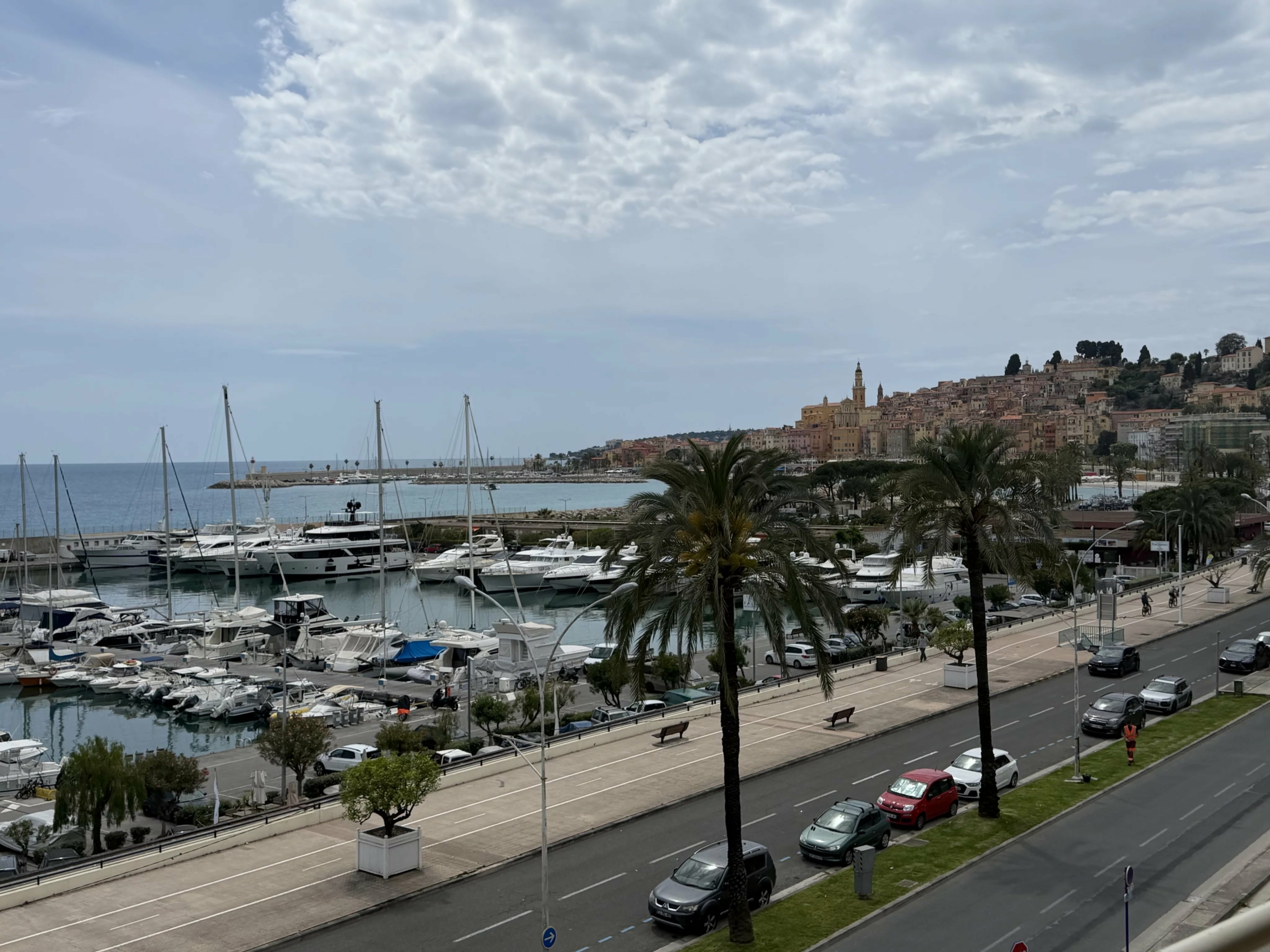 MENTON GARAVAN FRONT DE MER VUE PANORAMIQUE, TERRASSE ET GARAGE