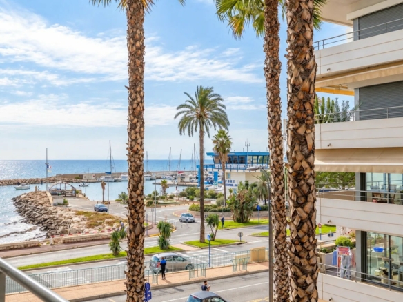 Menton Garavan, bord de mer,  résidence de standing