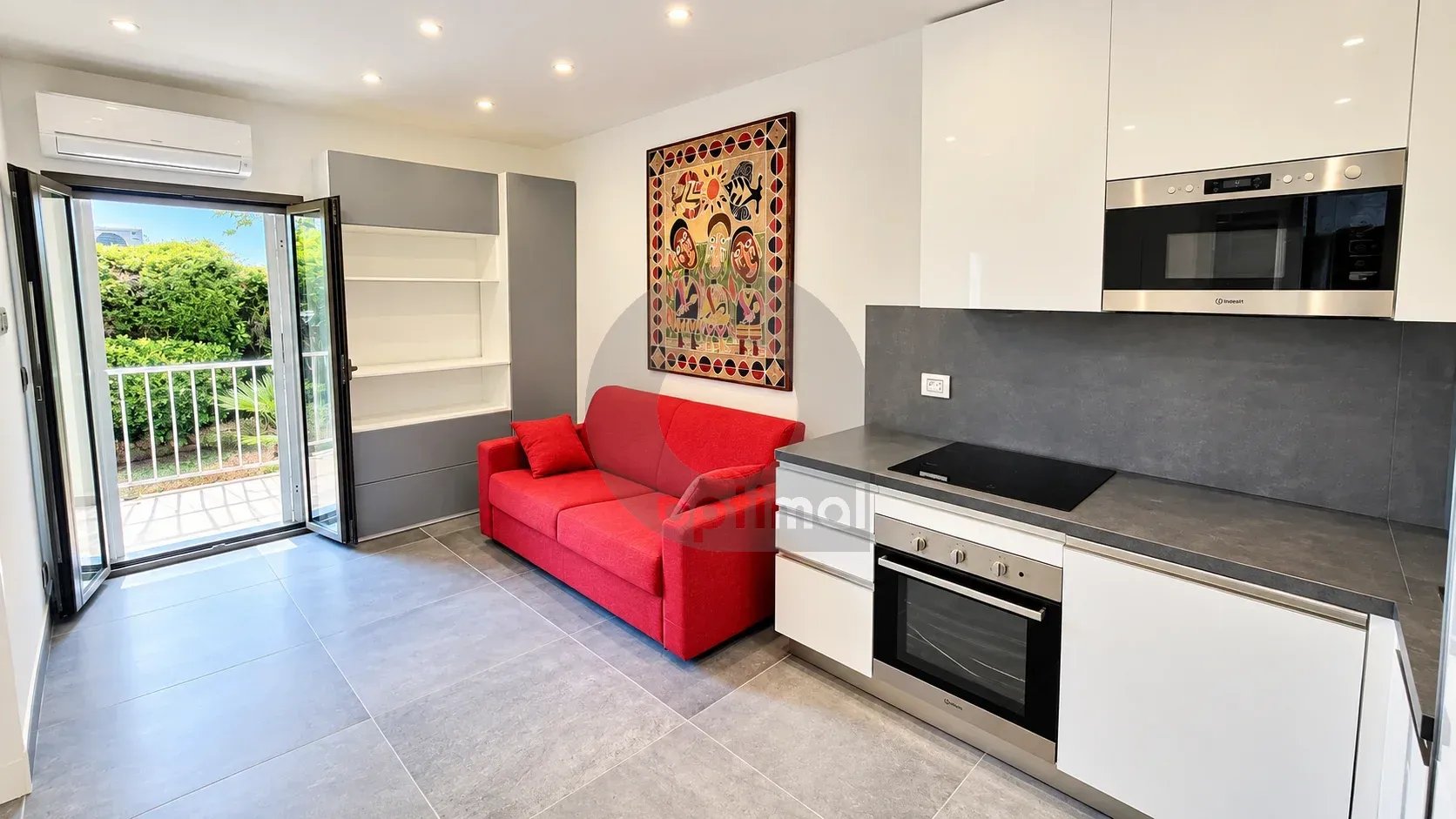 Roquebrune Cap Martin  – Coquet deux pièces avec terrasse à 100 mt des plages