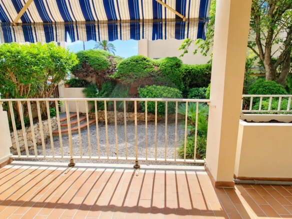 Roquebrune Cap Martin  – Coquet deux pièces avec terrasse à 100 mt des plages