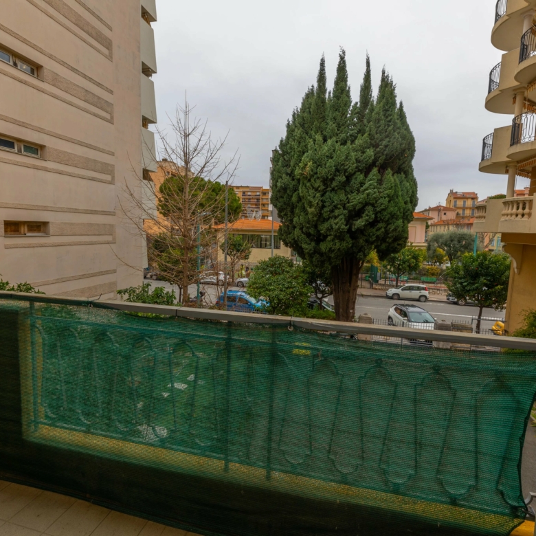 Appartement loué avec un bail de 3 ans.