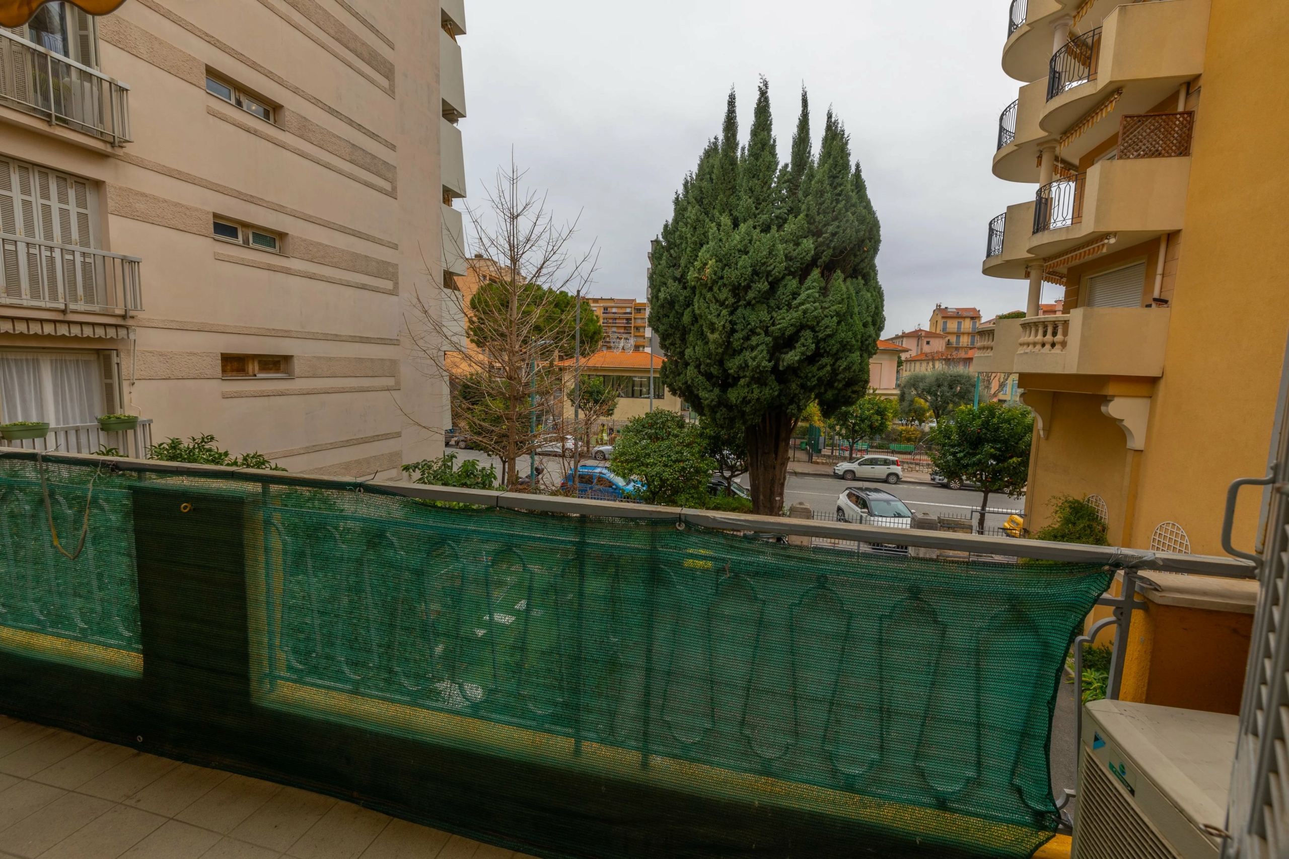 521d62e4e48be7a50ffbf7d5563acb70_ee8cbe47cf_4096-original-176274-0.jpg Appartement loué avec un bail de 3 ans.
