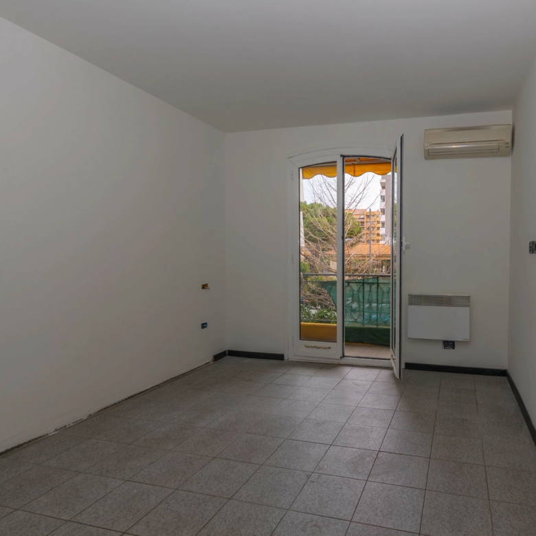Appartement loué avec un bail de 3 ans.