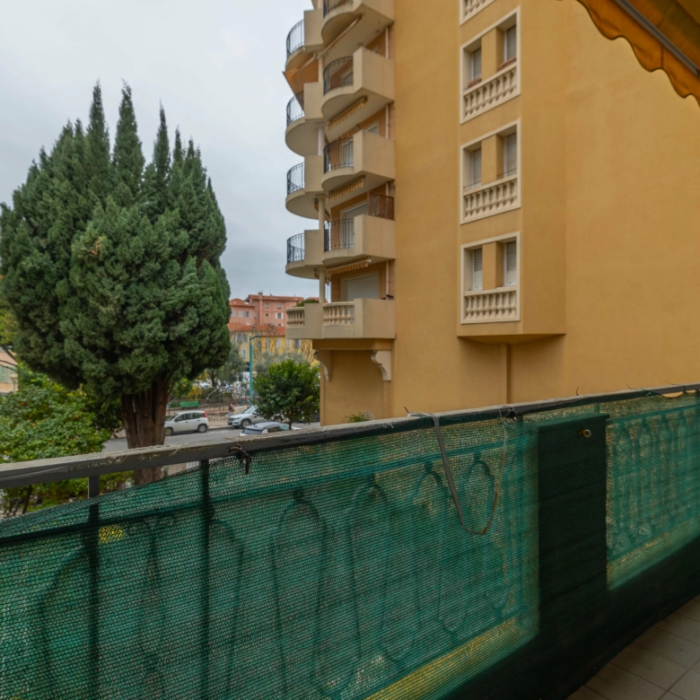 Appartement loué avec un bail de 3 ans.