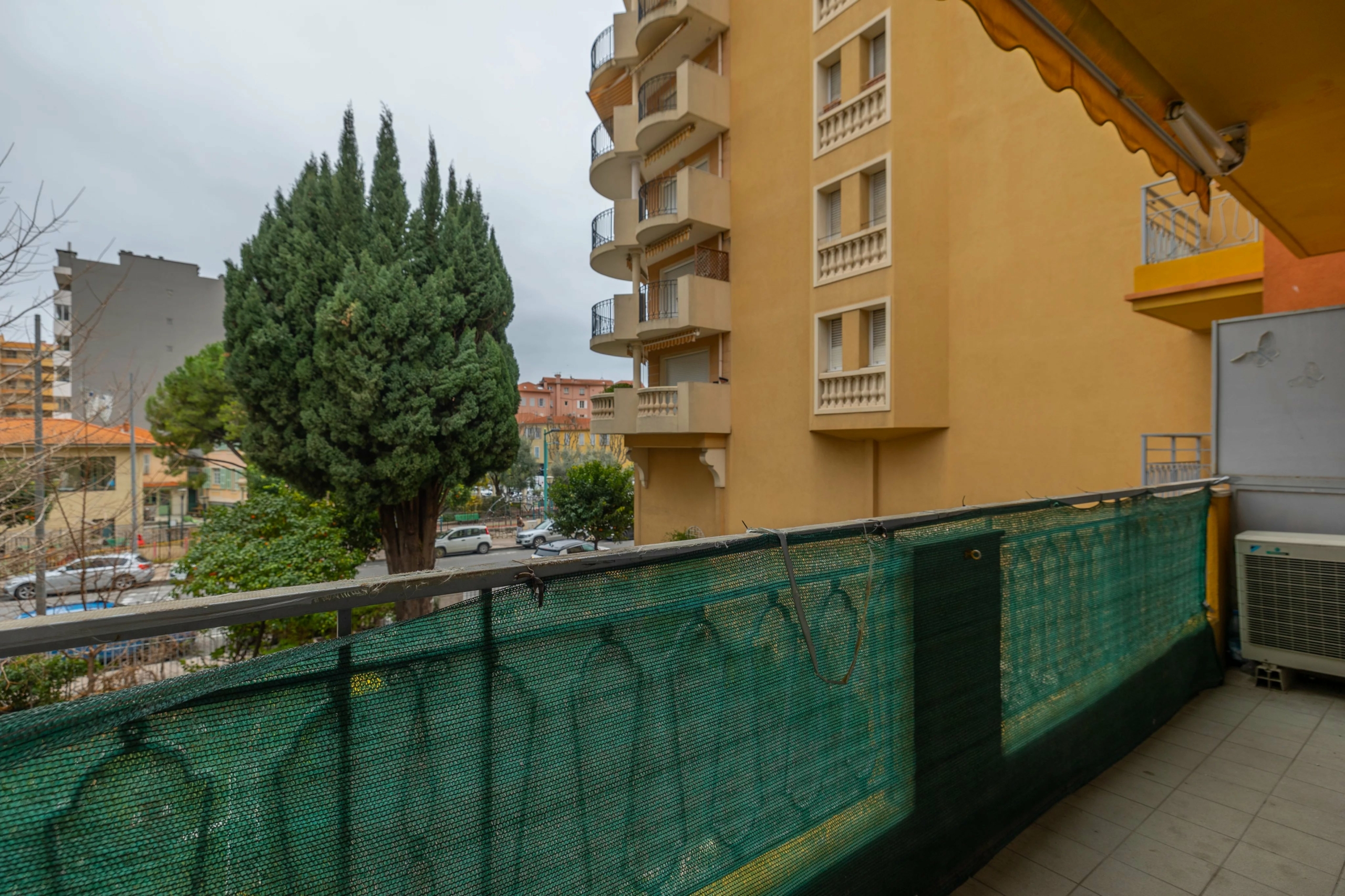 Appartement loué avec un bail de 3 ans.