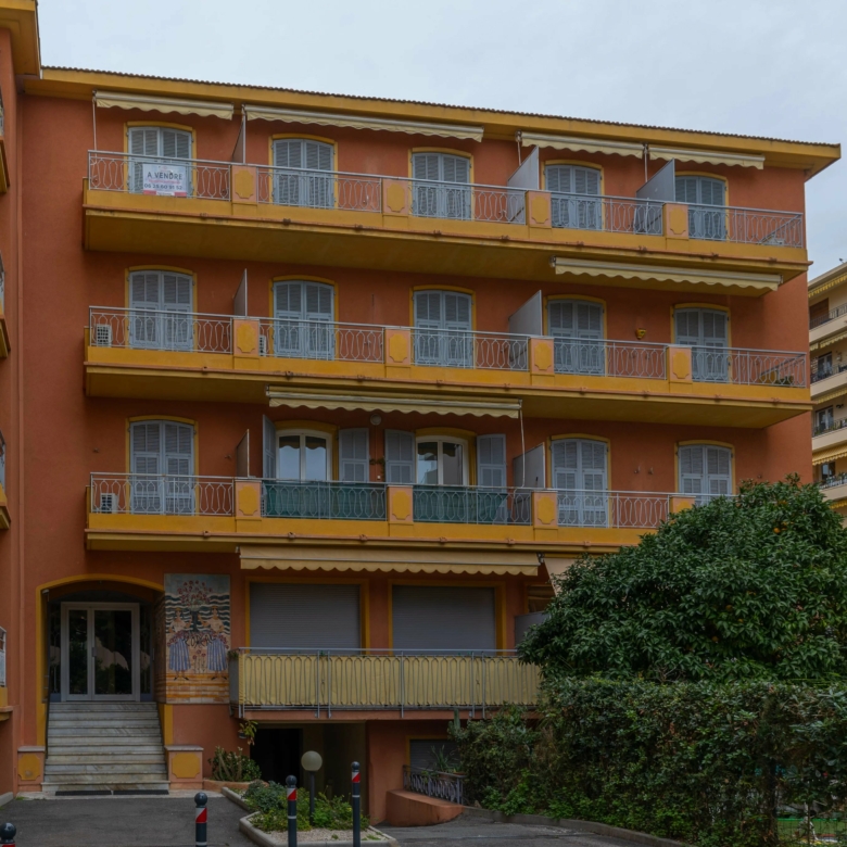 Appartement loué avec un bail de 3 ans.