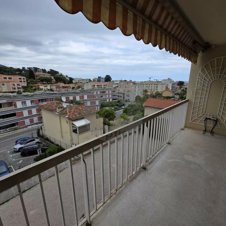 A LOUER – RCM proche centre : 3P traversant – terrasse