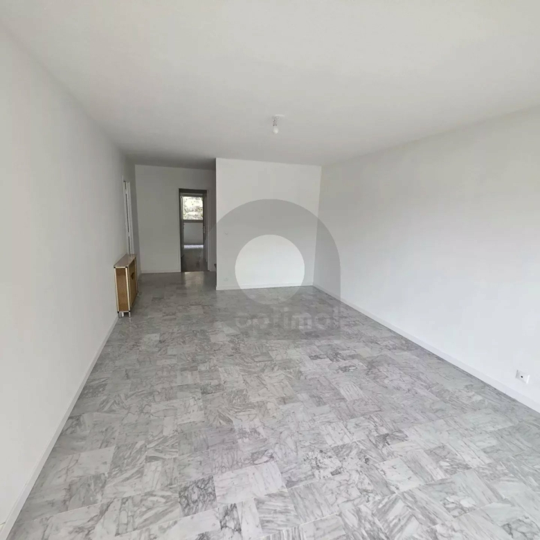 A LOUER – RCM proche centre : 3P traversant – terrasse