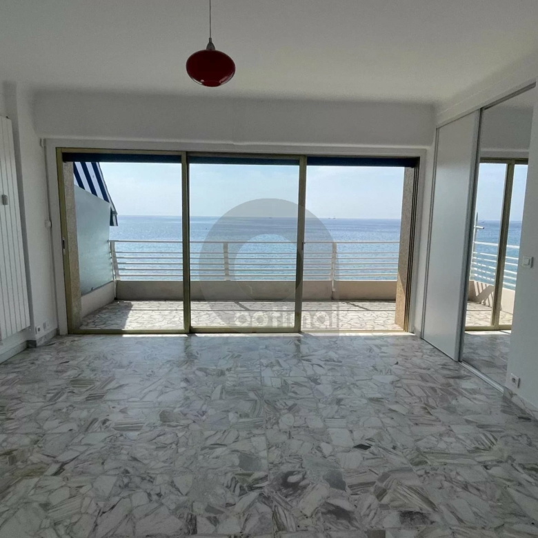 A LOUER : Studio en front de mer – Terrasse – Cave