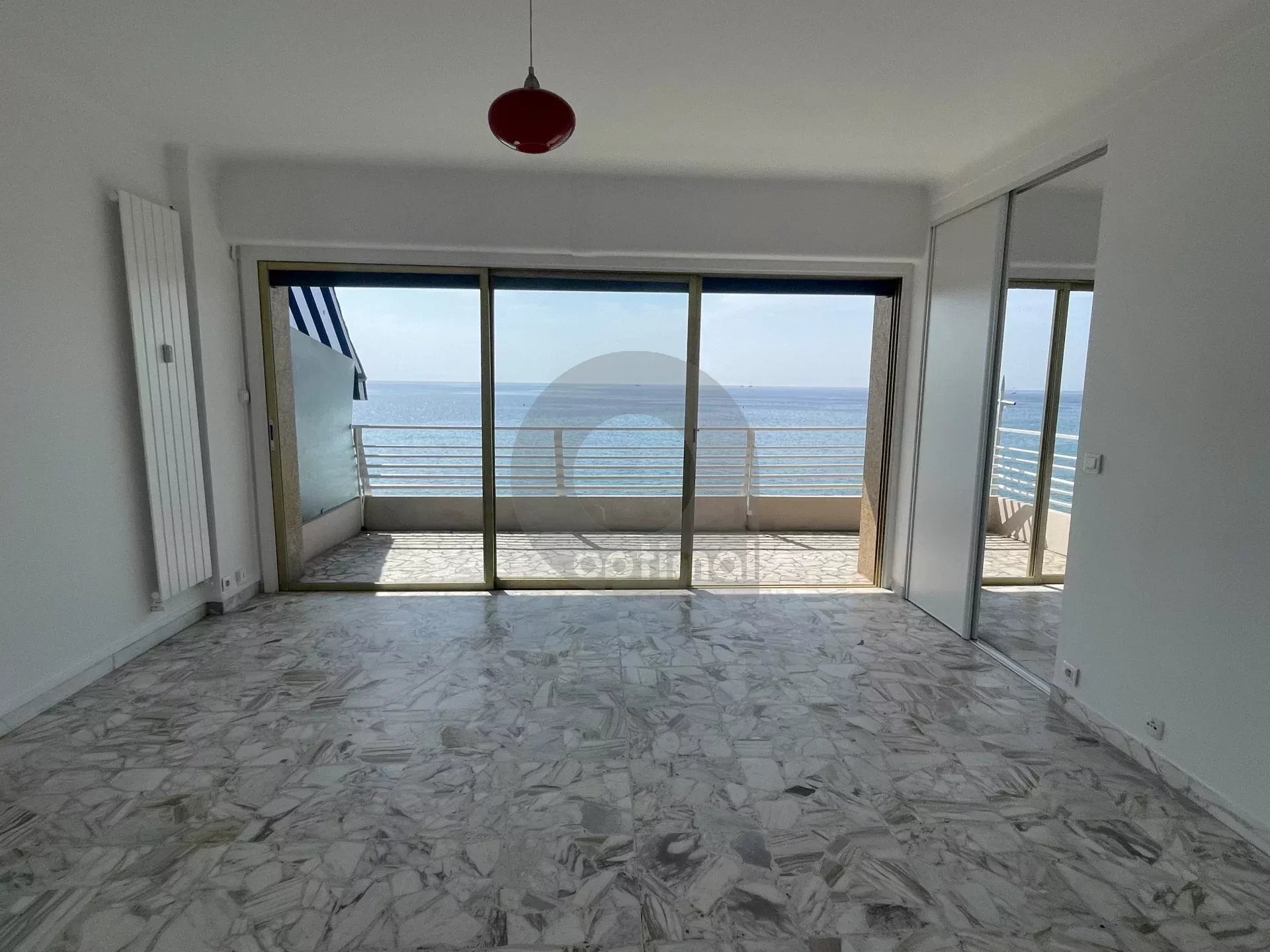 A LOUER : Studio en front de mer – Terrasse – Cave