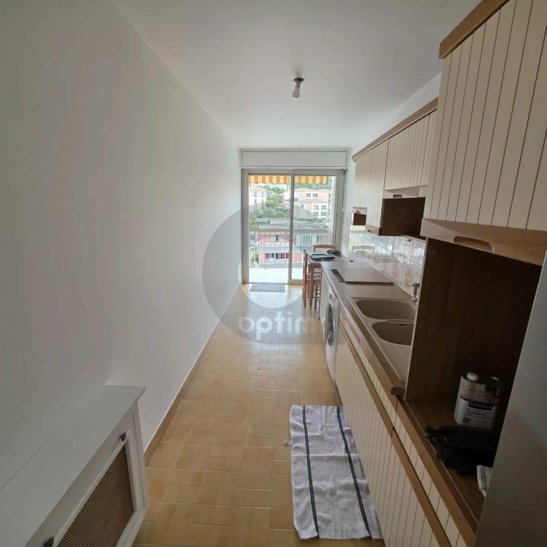 A LOUER – RCM proche centre : 3P traversant – terrasse
