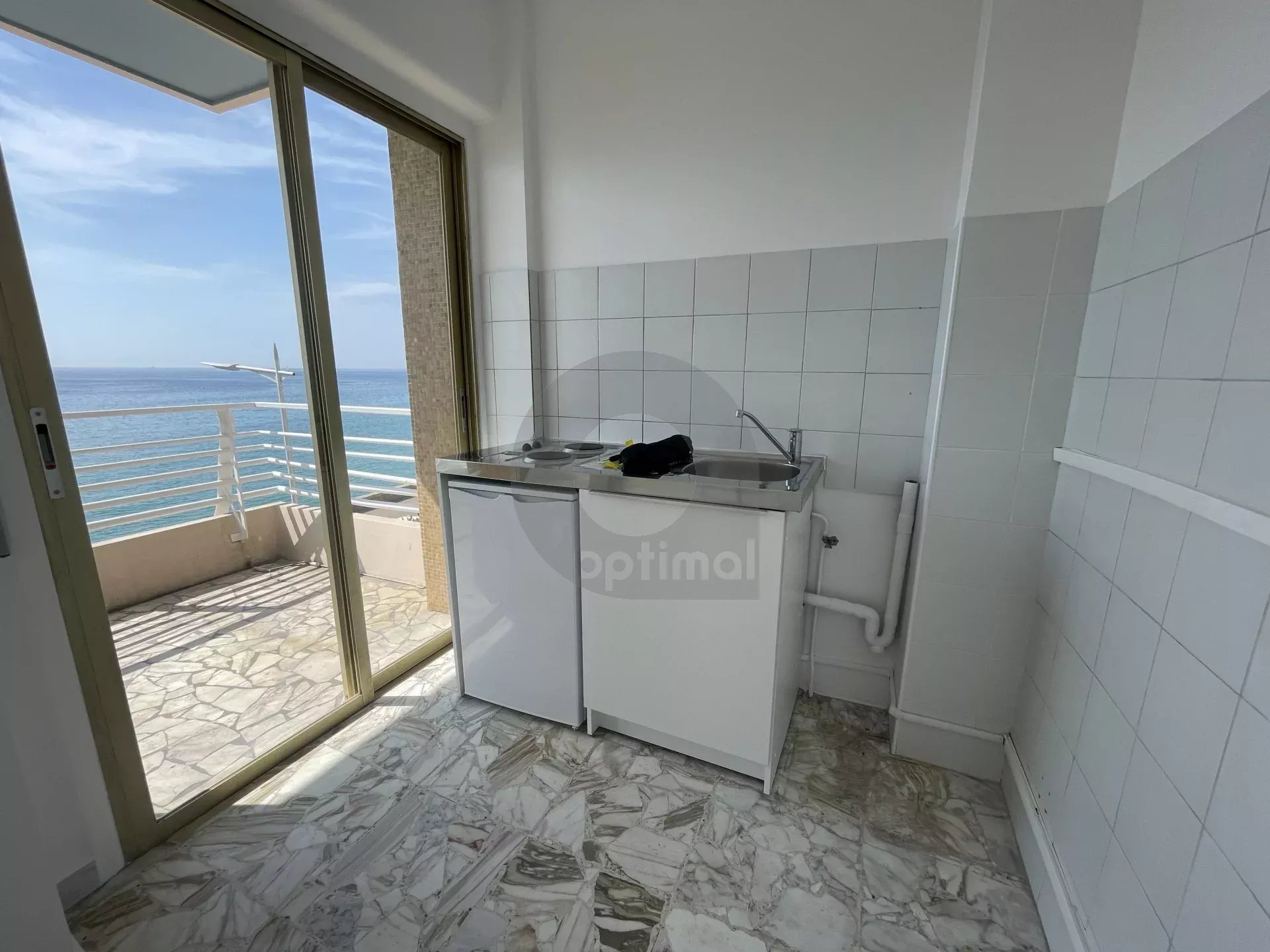 A LOUER : Studio en front de mer – Terrasse – Cave