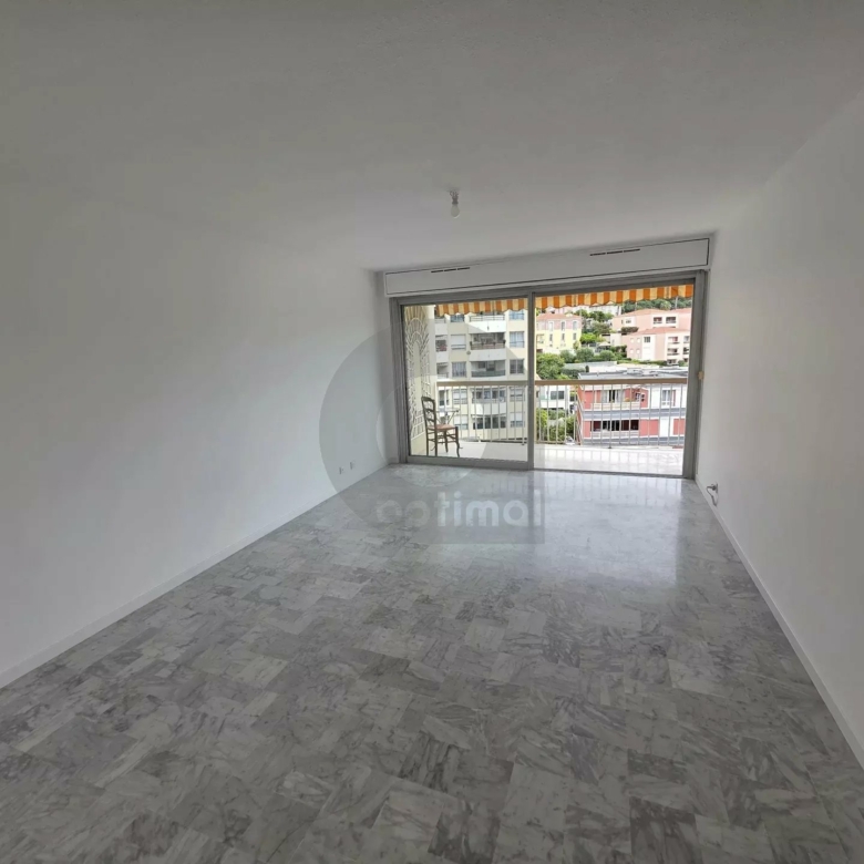 A LOUER – RCM proche centre : 3P traversant – terrasse