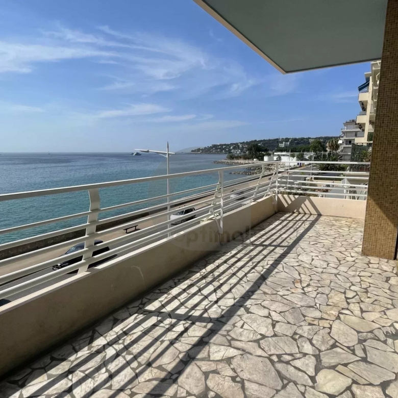 A LOUER : Studio en front de mer – Terrasse – Cave