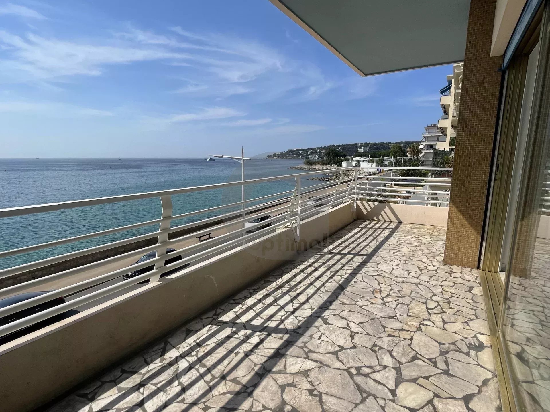 A LOUER : Studio en front de mer – Terrasse – Cave