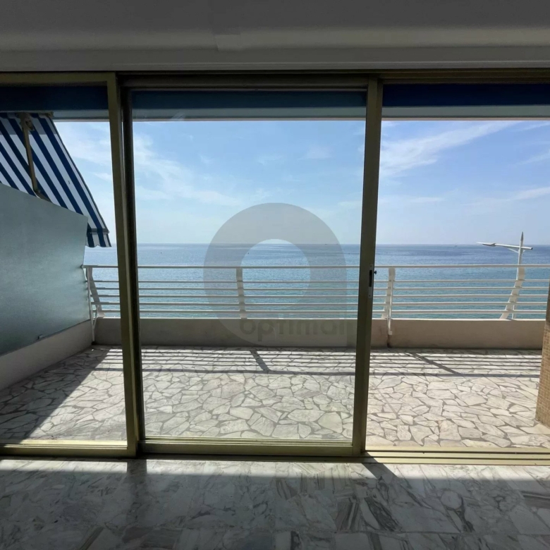 A LOUER : Studio en front de mer – Terrasse – Cave