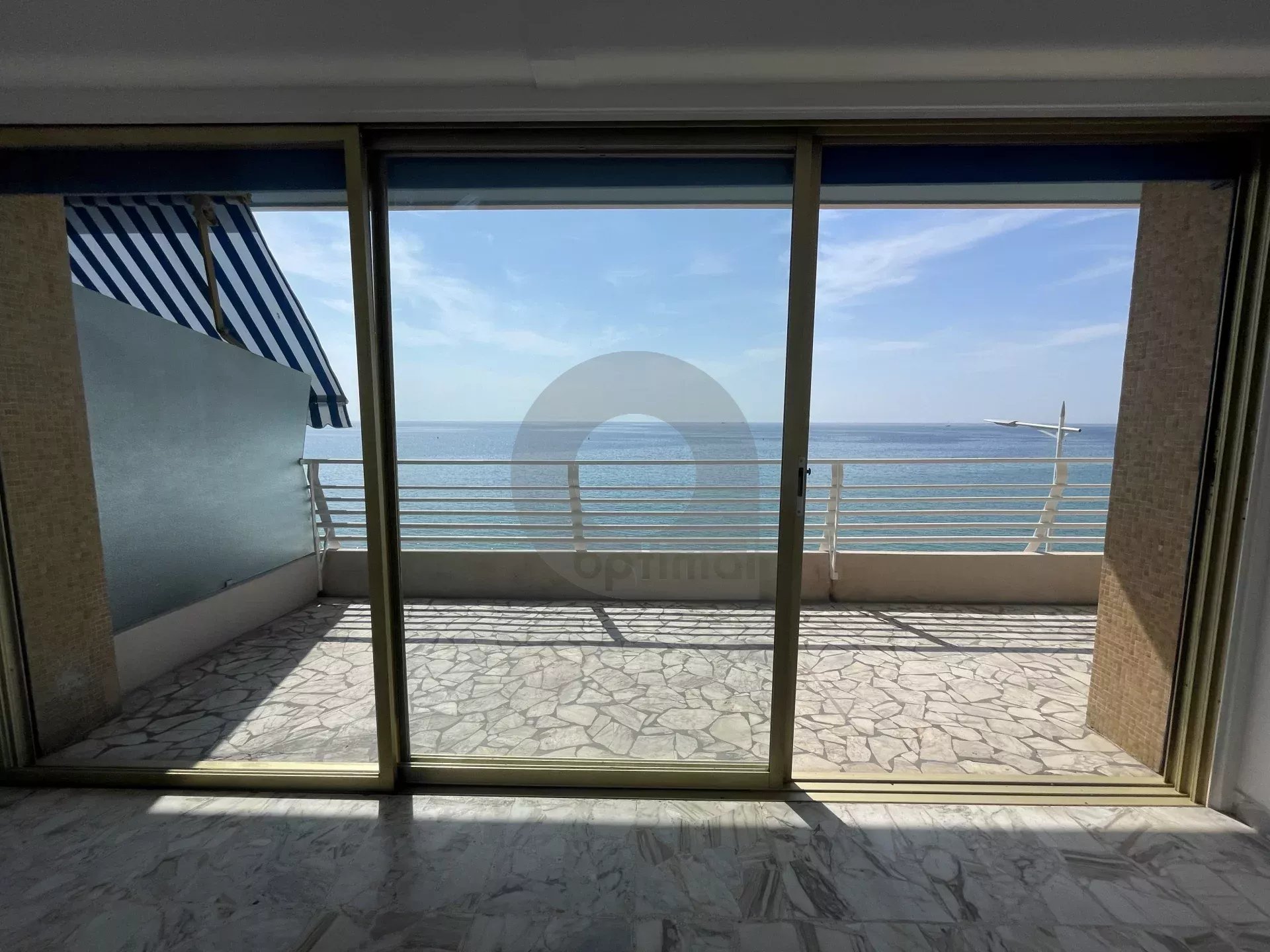 A LOUER : Studio en front de mer – Terrasse – Cave