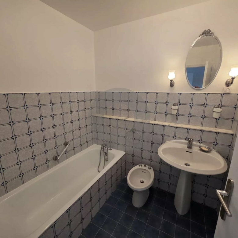 A LOUER – RCM proche centre : 3P traversant – terrasse