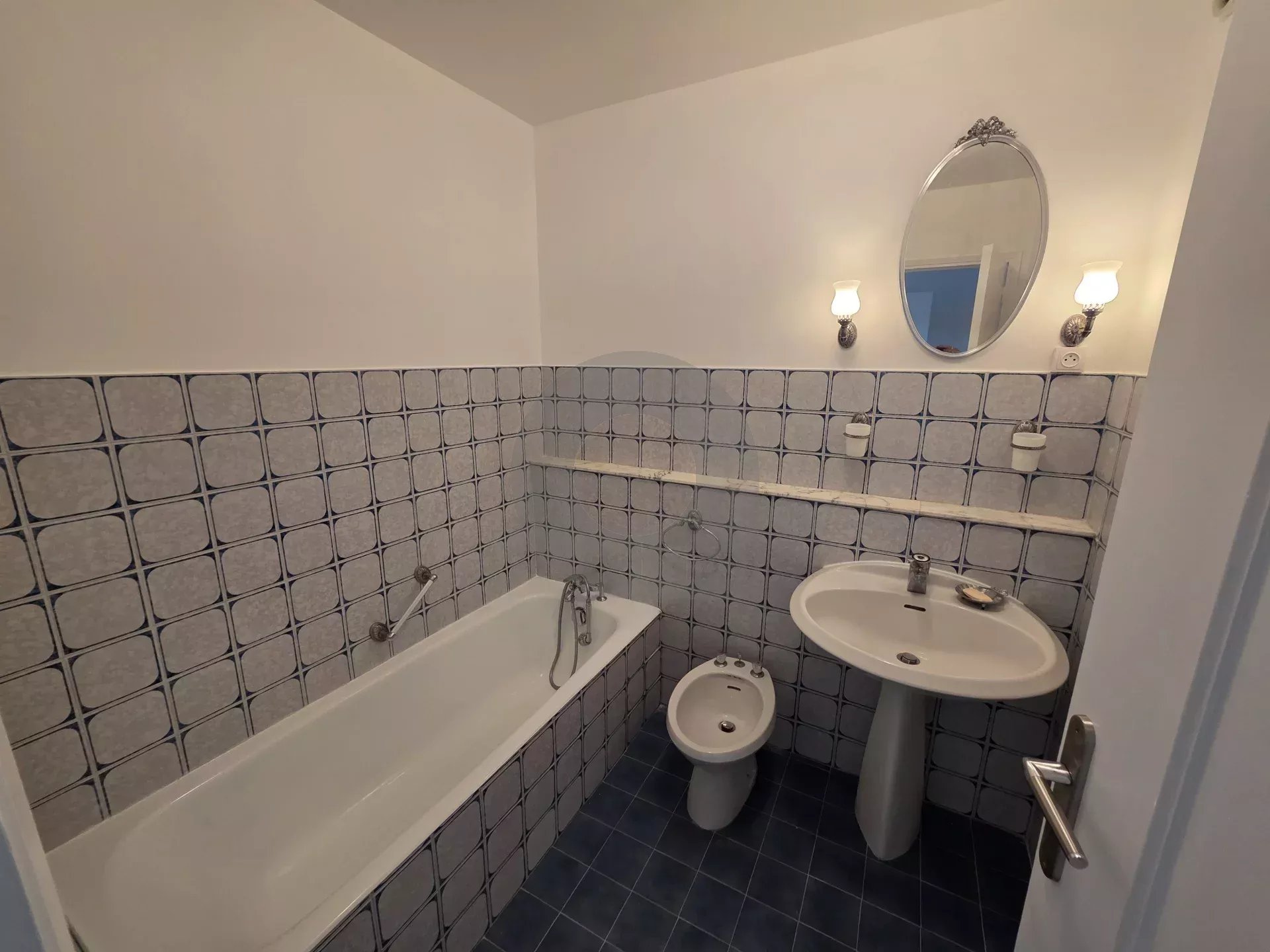 A LOUER – RCM proche centre : 3P traversant – terrasse