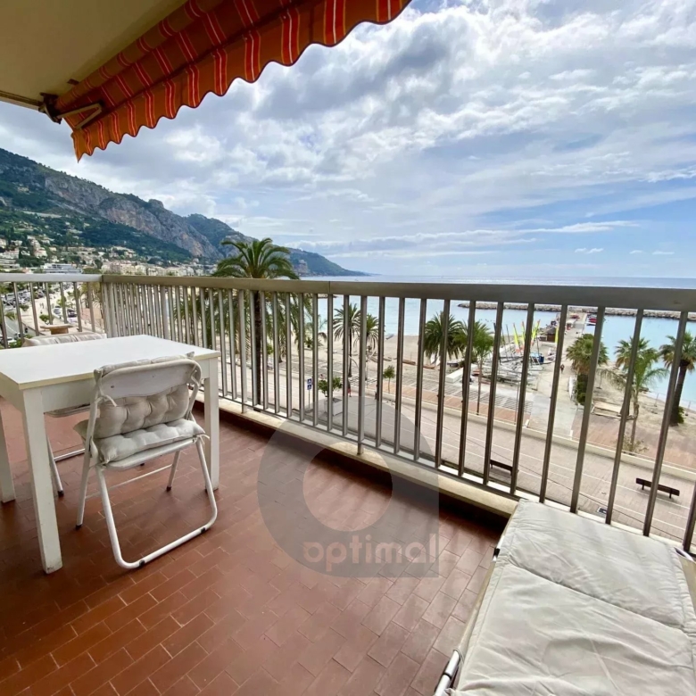Secteur Garavan front de mer – Beau 2 pièces étage élevé – terrasse vue panoramique – Parking & Cave
