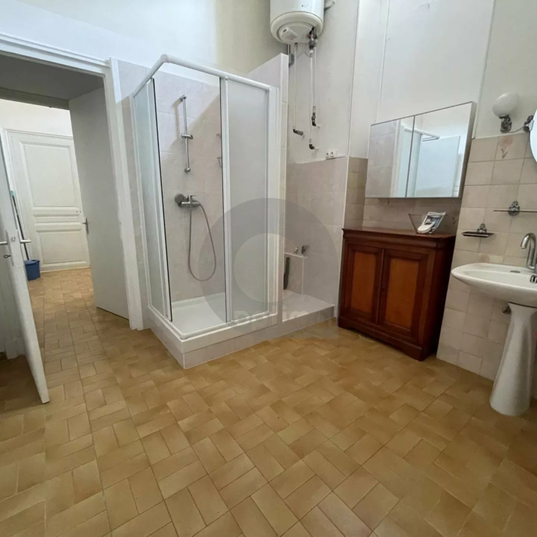 A LOUER : Menton Centre – Spacieux 3P – Cave – Garage