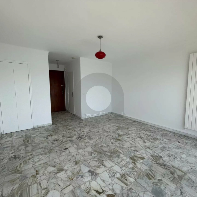 A LOUER : Studio en front de mer – Terrasse – Cave