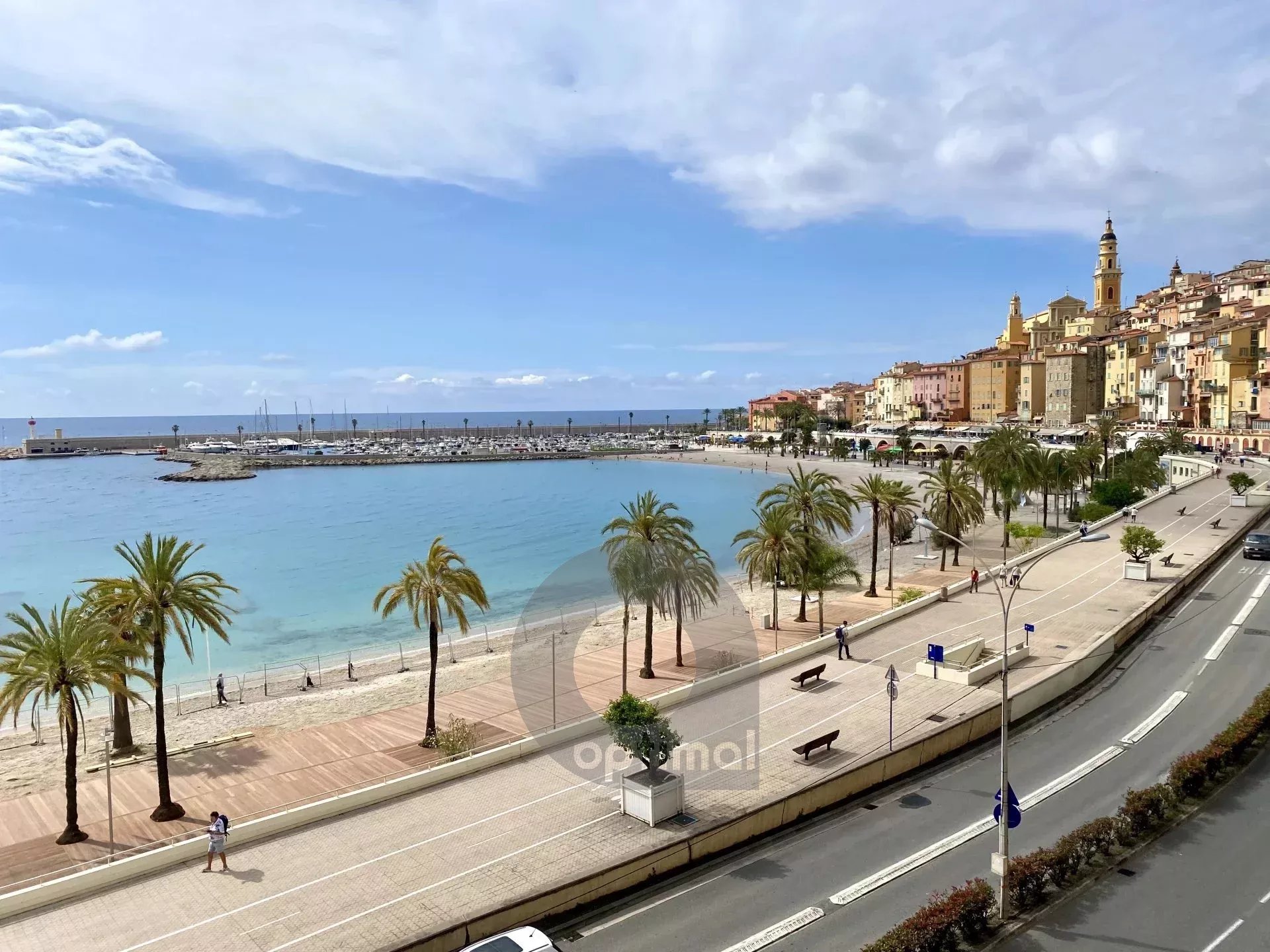 Secteur Garavan front de mer – Beau 2 pièces étage élevé – terrasse vue panoramique – Parking & Cave