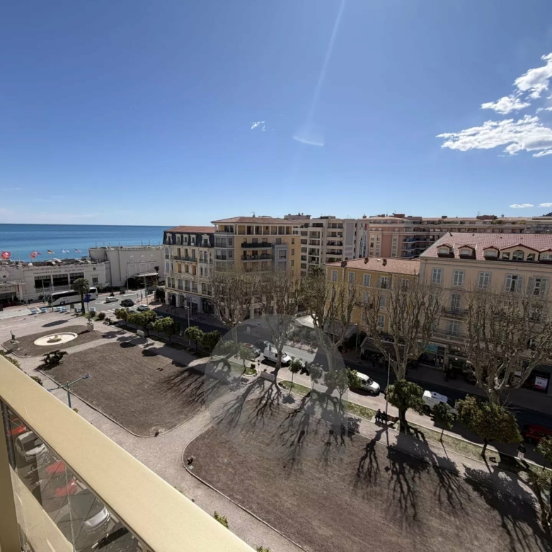 Menton Centre – Etage Elevé – Beau Studio avec Terrasse