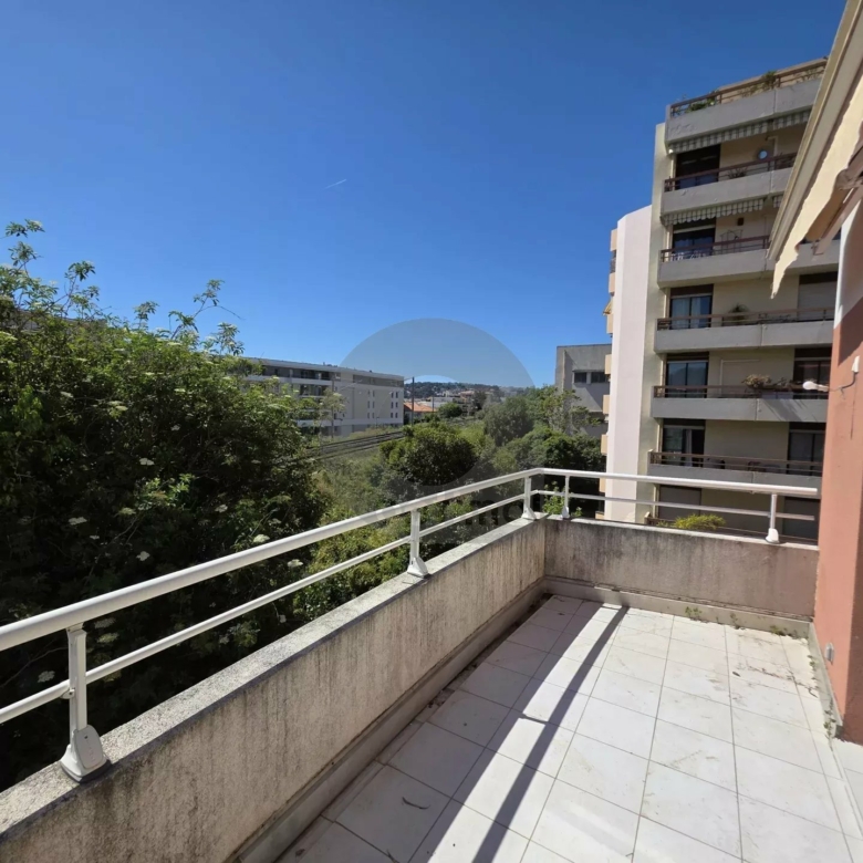 APPARTEMENT DEUX PIECES TERRASSE MENTON PROCHE CARNOLES