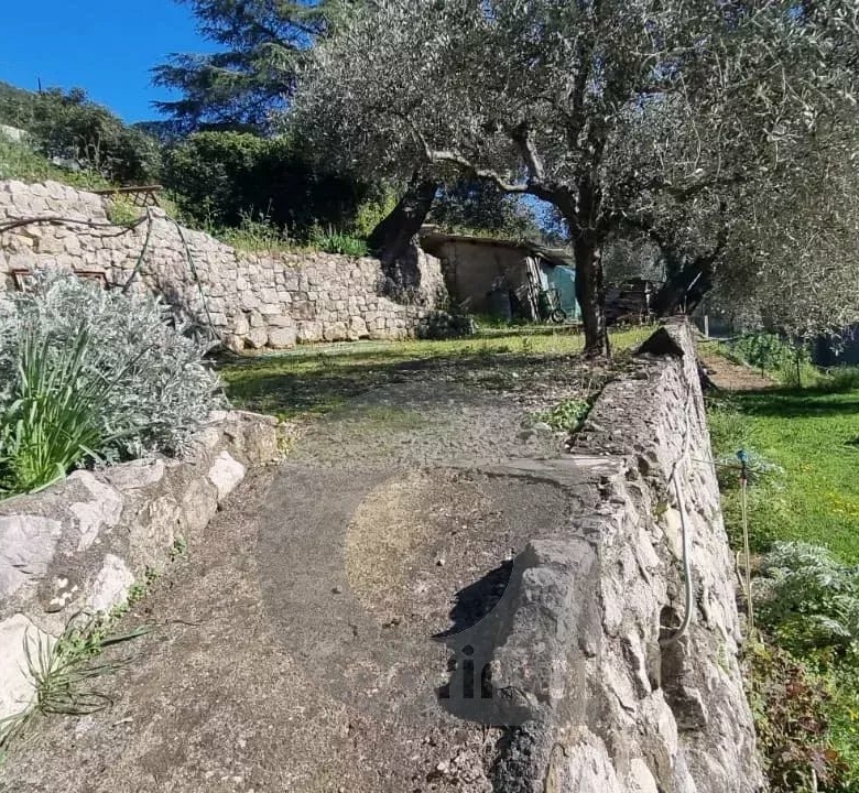 Propriété CASTELLAR villa 188 m² bassin terrain vue mer