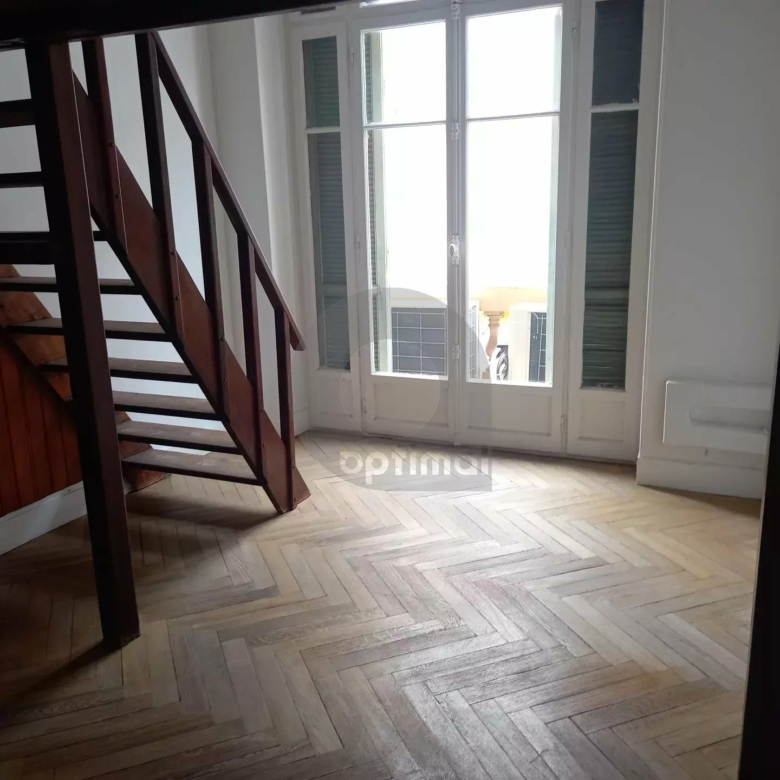 Grand 5 pièces 122 m² plein centre Menton !