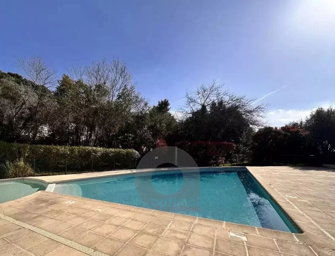 Proche Eze VIllage, 3 p en RDJ, terrasse/jardin garage