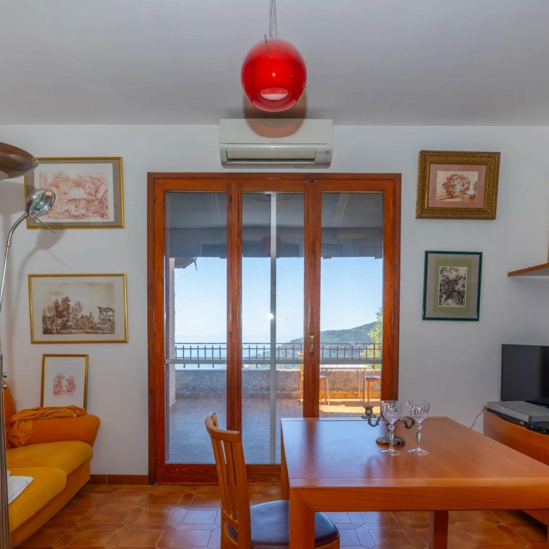 Charmante villa à San Lorenzo avec vue panoramique sur la mer et les montagnes