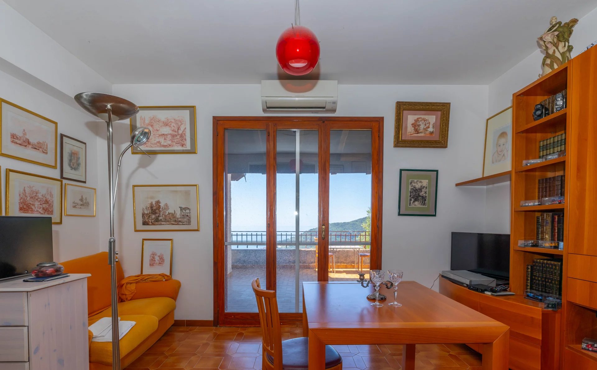 Charmante villa à San Lorenzo avec vue panoramique sur la mer et les montagnes