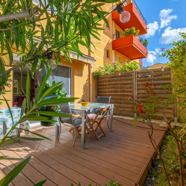Charmant duplex 3 pièces avec terrasse et parking – Menton centre