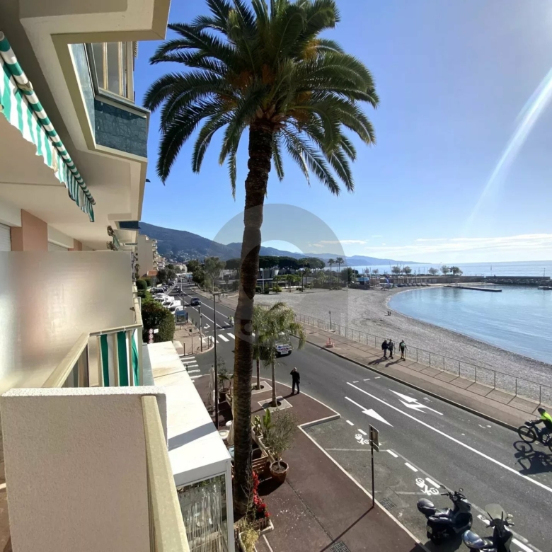 FRONT DE MER 2P 43M2 AVEC TERRASSE 12M2 CAVE