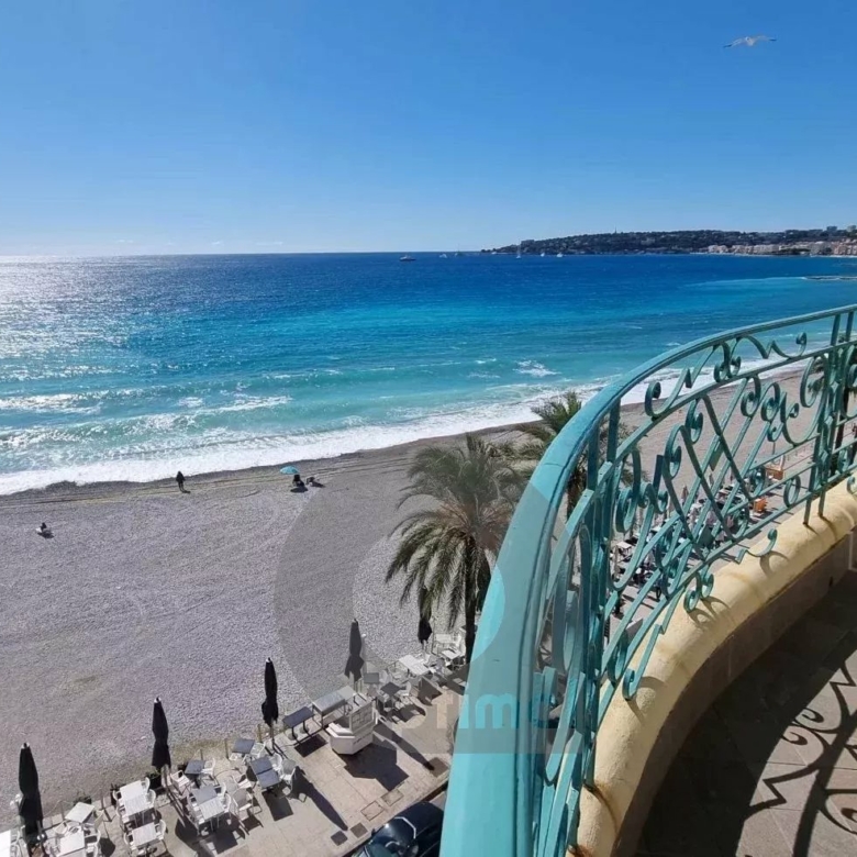 Menton – Bord et face mer,  appartement vue mer exceptionnelle.