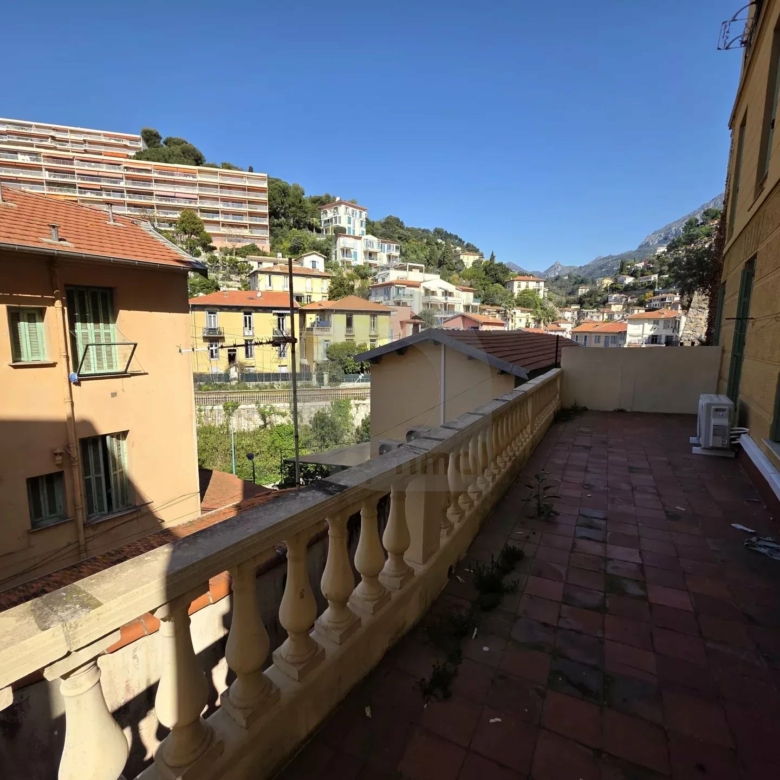 APPARTEMENT TROIS PIECES TERRASSE MENTON PROCHE CENTRE