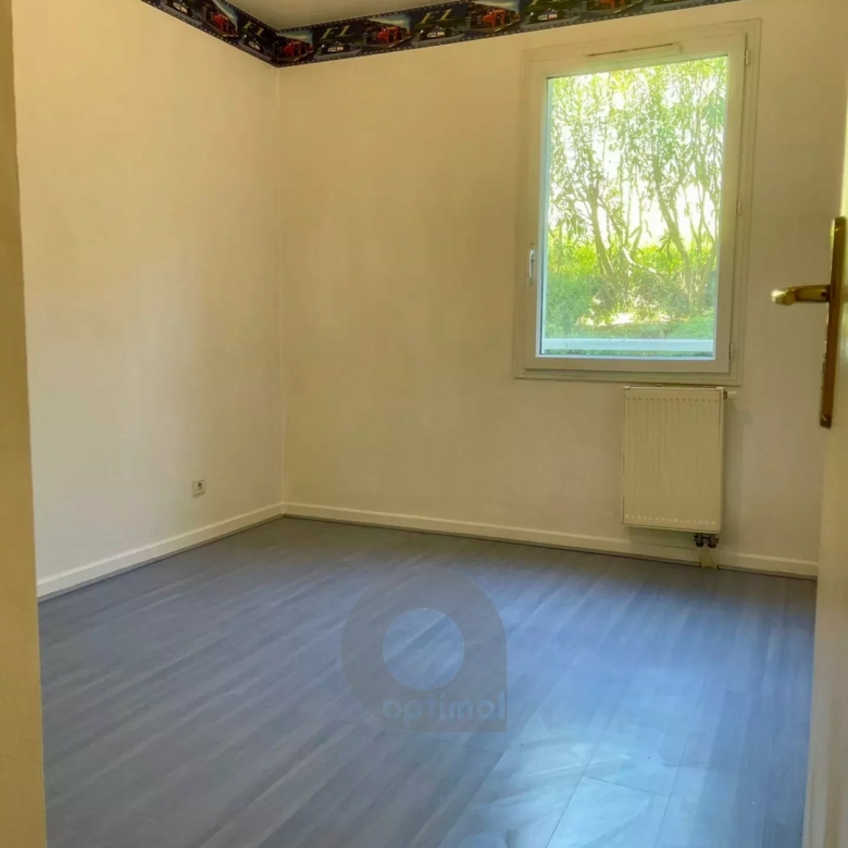 Proche Eze VIllage, 3 p en RDJ, terrasse/jardin garage
