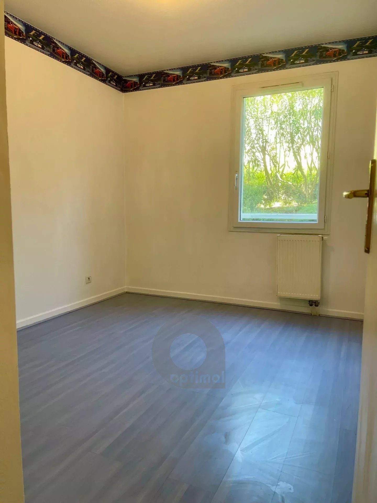 Proche Eze VIllage, 3 p en RDJ, terrasse/jardin garage