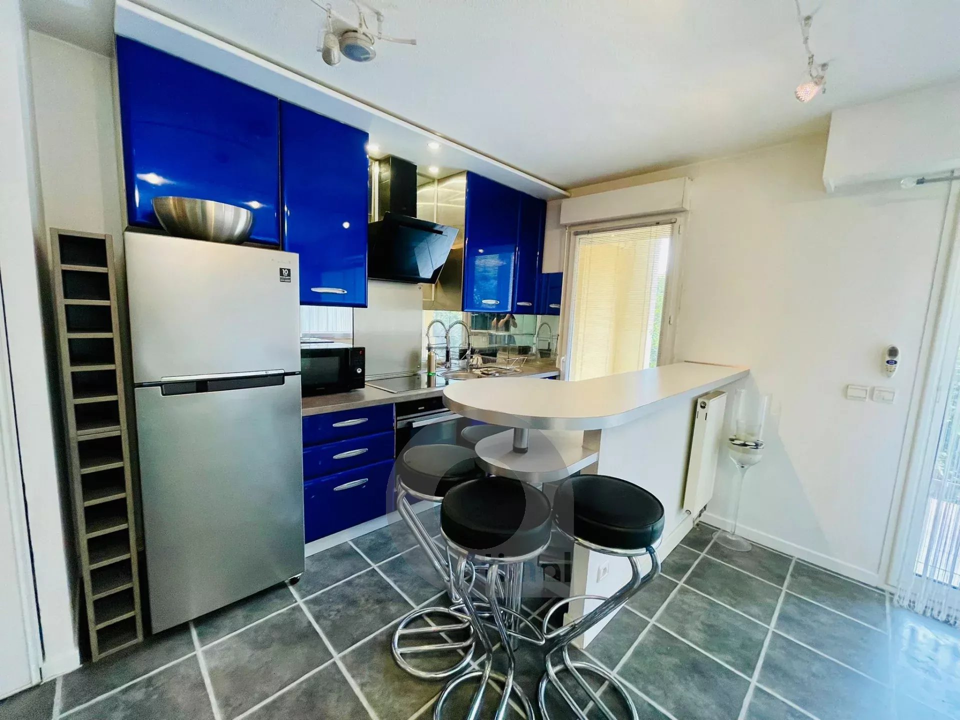 Proche Eze VIllage, 3 p en RDJ, terrasse/jardin garage
