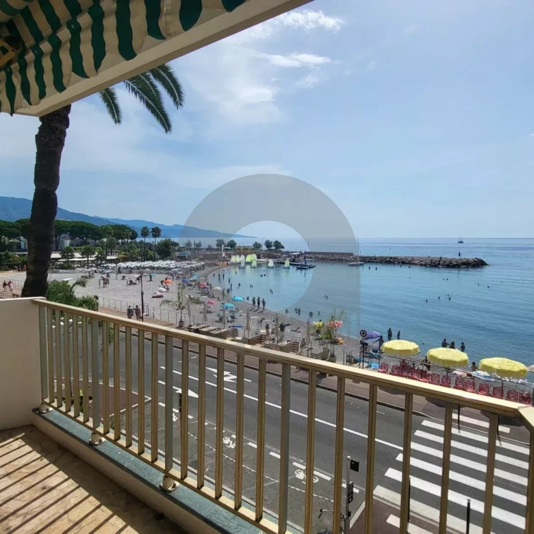 FRONT DE MER 2P 43M2 AVEC TERRASSE 12M2 CAVE
