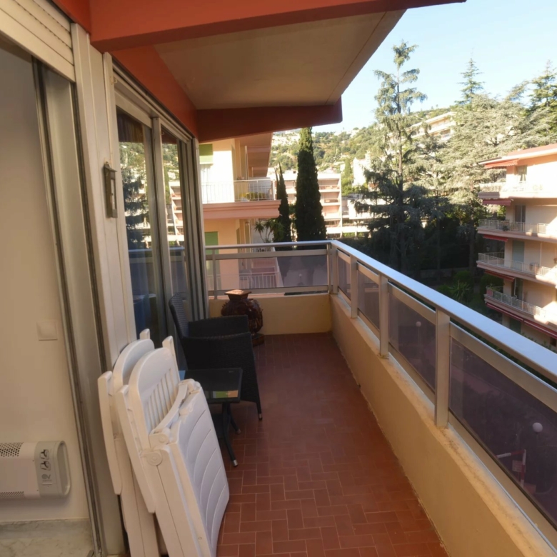 Menton Garavan appartement trois piéces front de mer vue panoramique mer, ports et Vieille-Ville