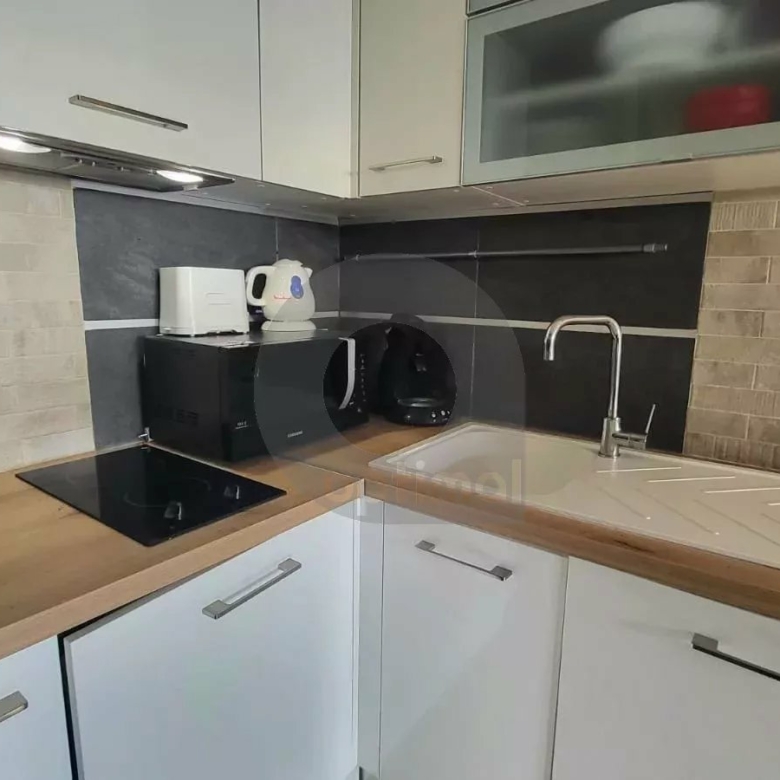 ROQUEBRUNE SECTEUR CABBE – STUDIO TERRASSE VUE MER – PISCINE