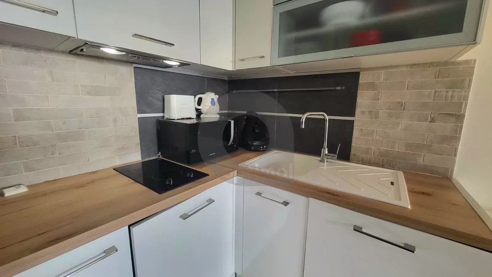 ROQUEBRUNE SECTEUR CABBE – STUDIO TERRASSE VUE MER – PISCINE