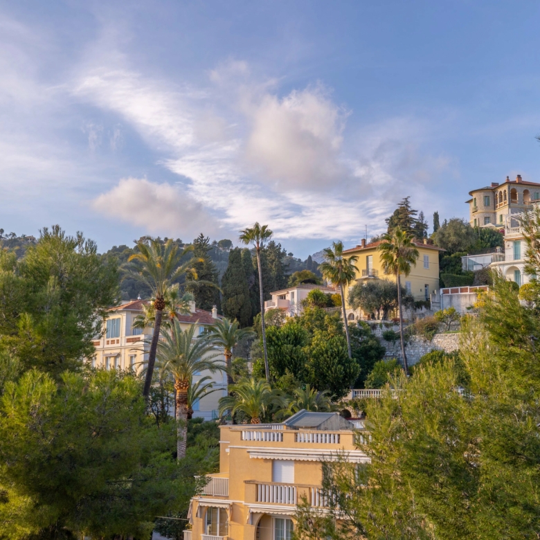 MENTON GARAVAN – APPARTEMENT 3 PIECES BORD DE MER, VUE MER