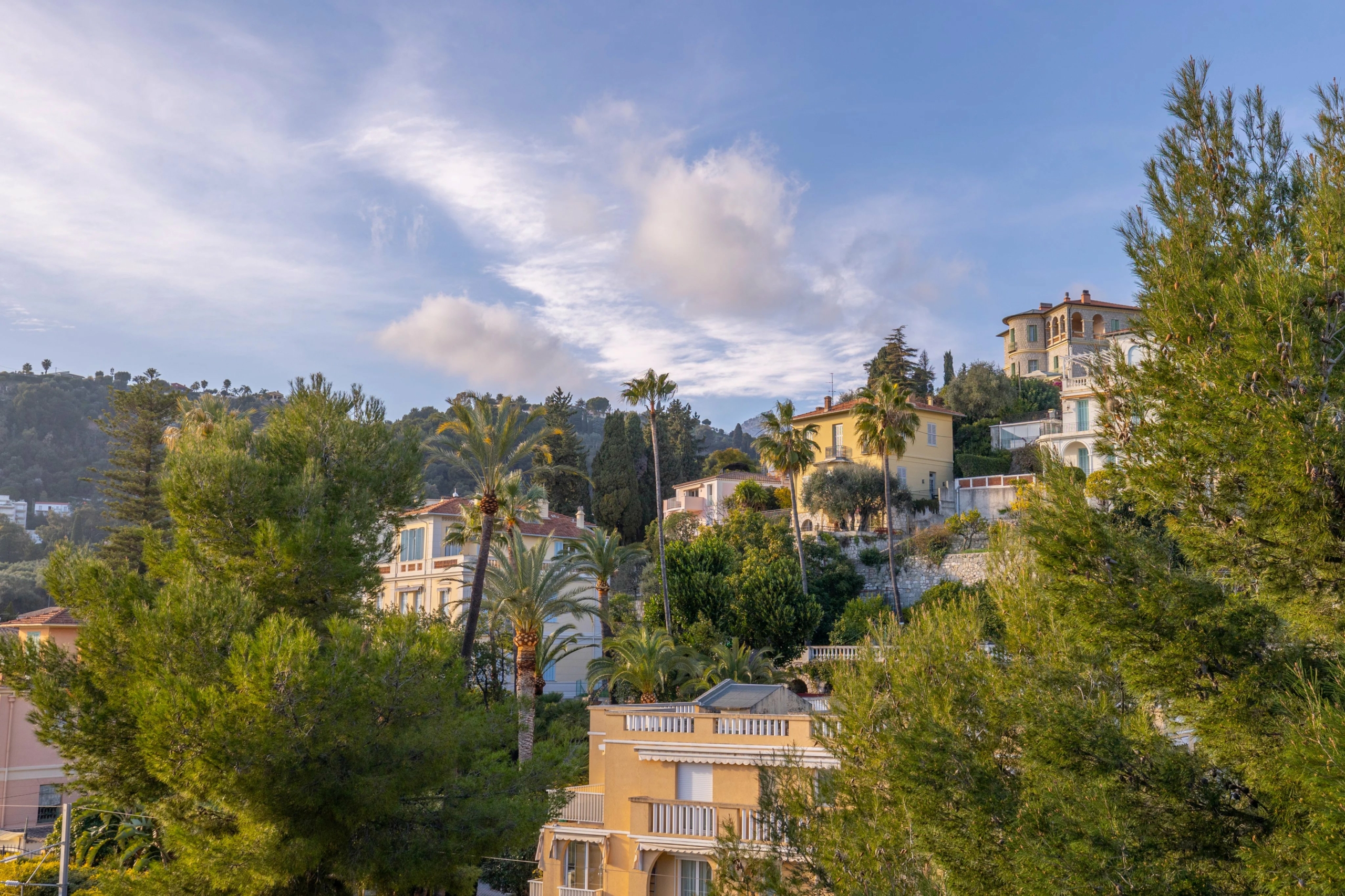 MENTON GARAVAN – APPARTEMENT 3 PIECES BORD DE MER, VUE MER
