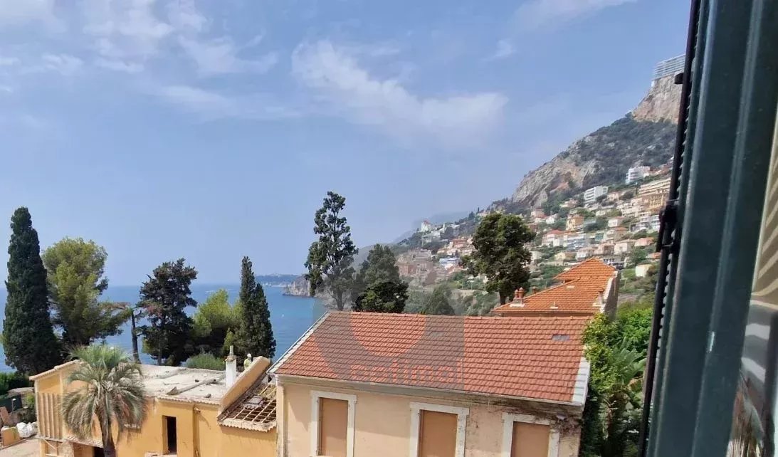 Roquebrune-Cap-Martin, proche Monaco, résidence Luxe avec piscine. Dernier étage vue mer.