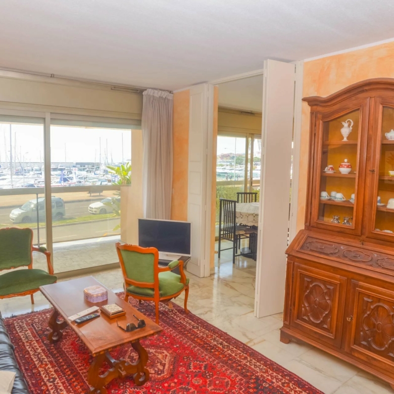 Menton – appartement trois pièces front de mer à Garavan